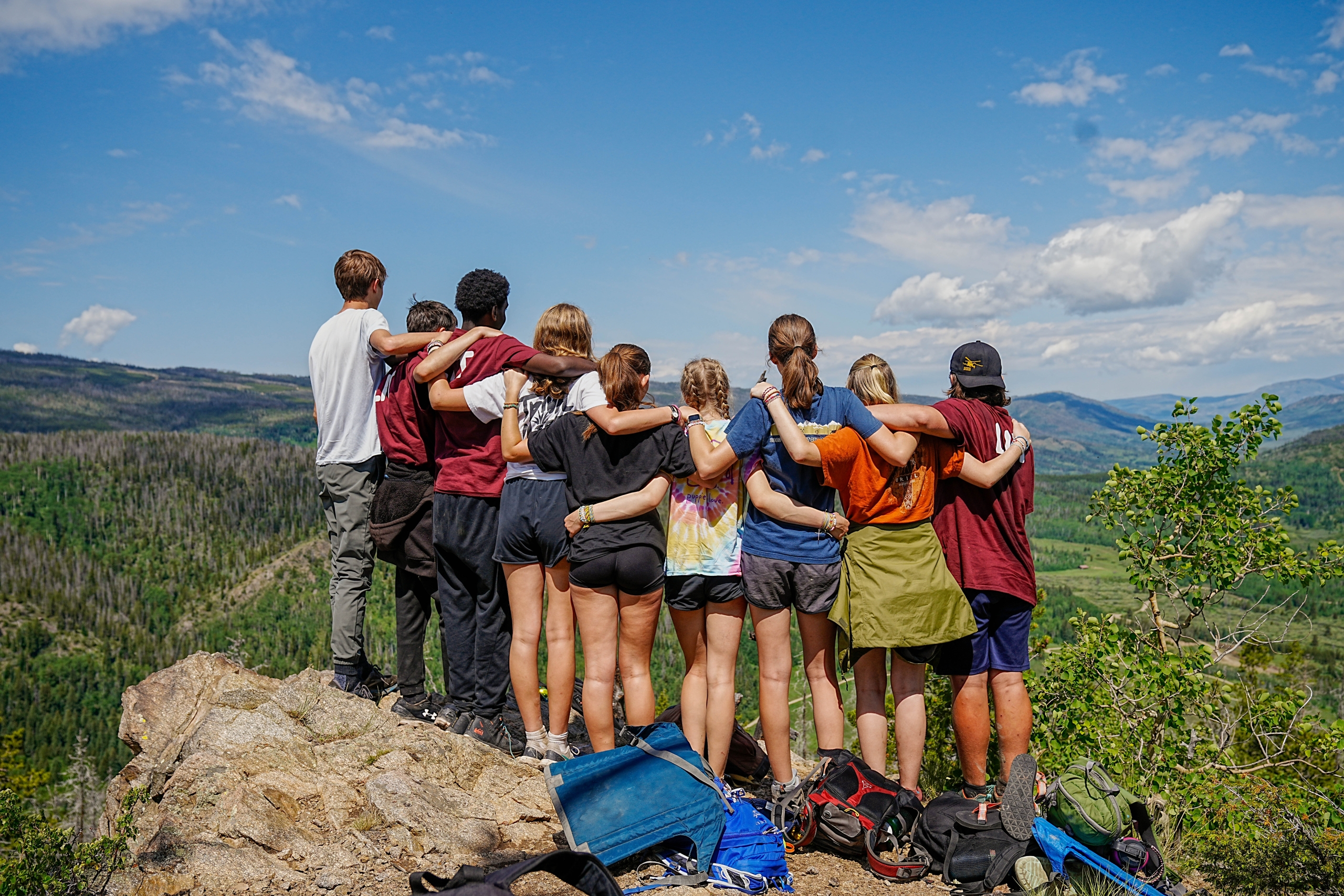 kids looking out over mountains