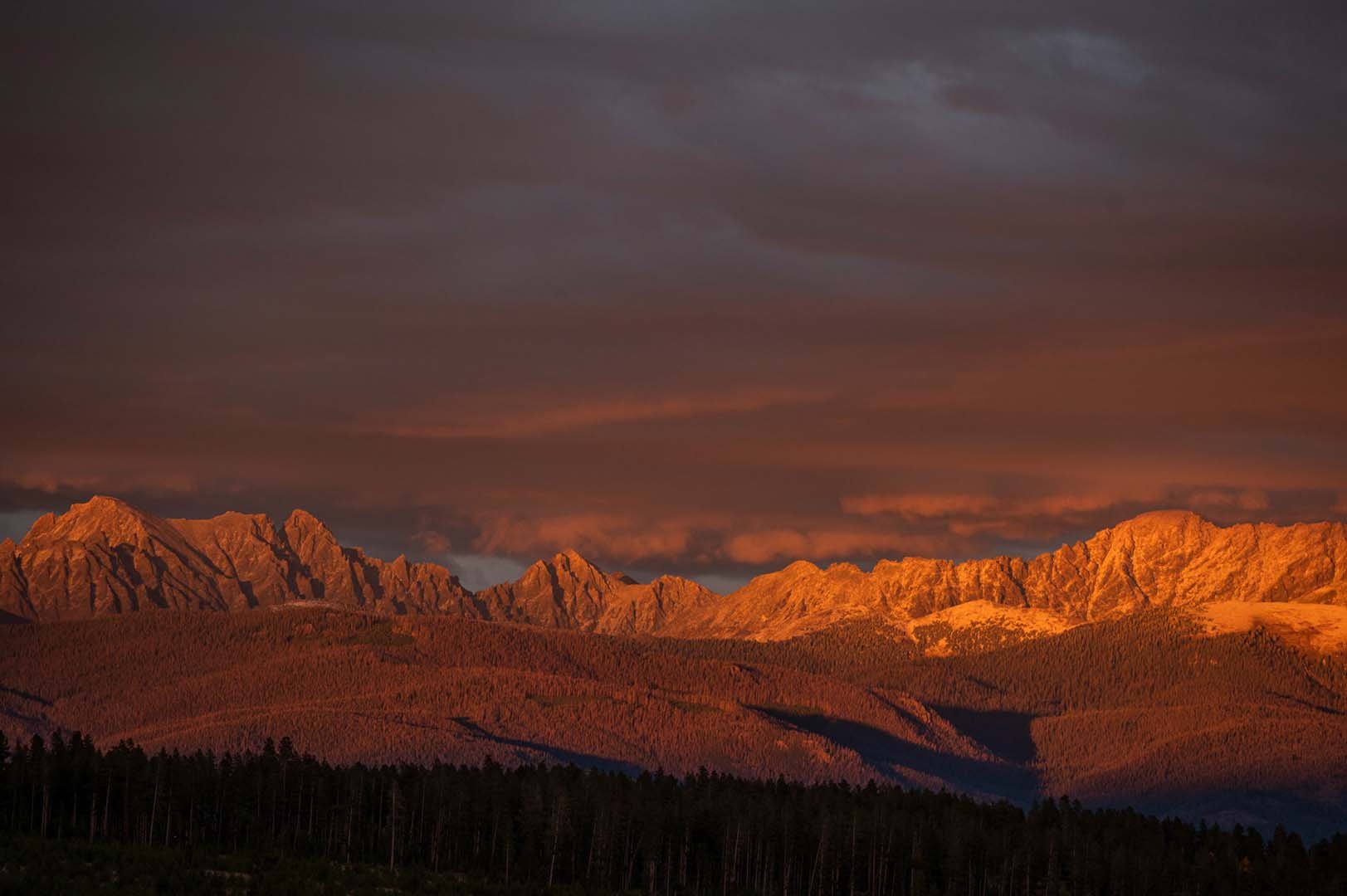 montañas al atardecer