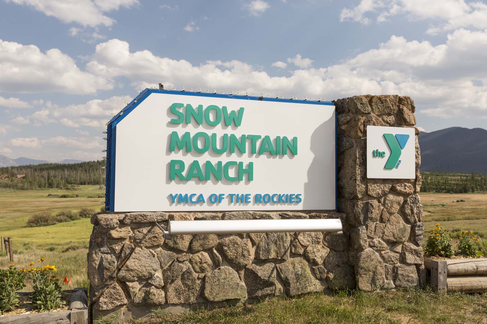 snow mountain ranch sign