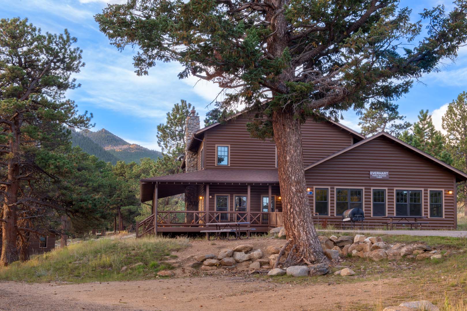outside of cabin with trees and mountains