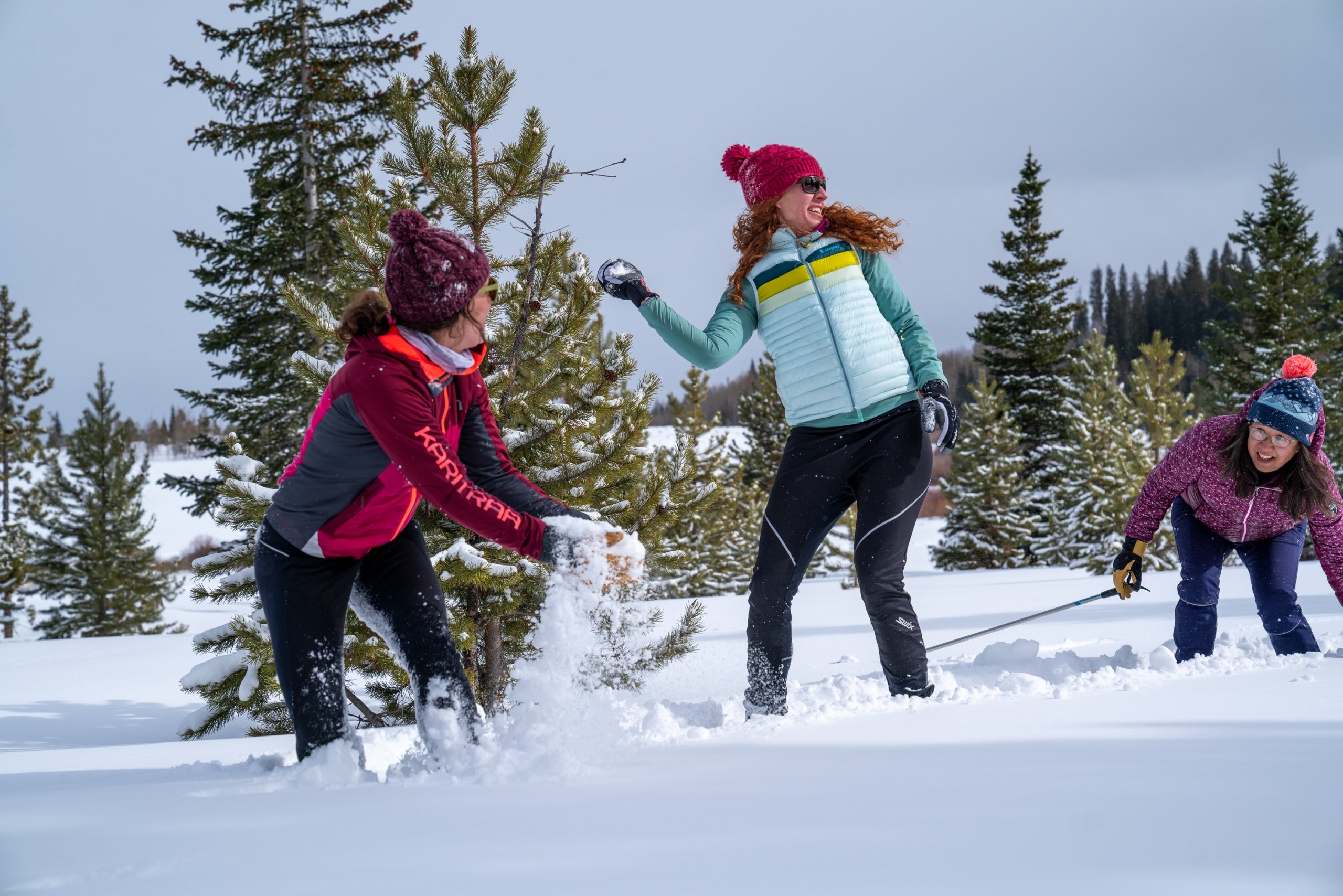 people throwing snowballs